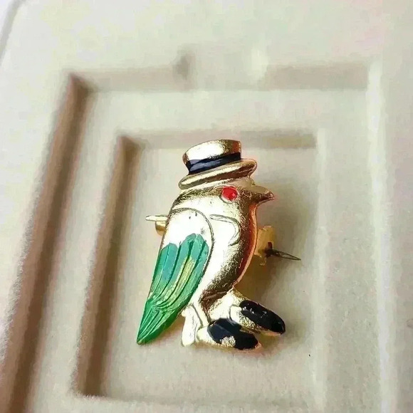 Small bired brooch pin gold tone green black red color - Picture 2 of 6